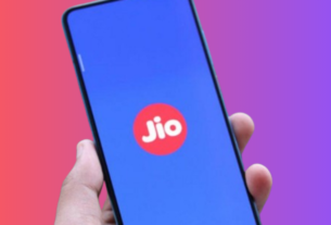 ৩ জুলাই অর্থাৎ আজ থেকে দাম বাড়ল Jio পরিষেবার। বুধবার থেকে জিওর প্রত্যেকটি রিচার্জ প্ল্যানের দাম আগের তুলনায় অনেকটাই বেড়ে গেল।